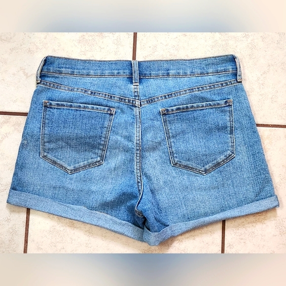 Old Navy Mid-Rise Jean Shorts w/ 3" inseam, NWOT - Picture 4 of 6